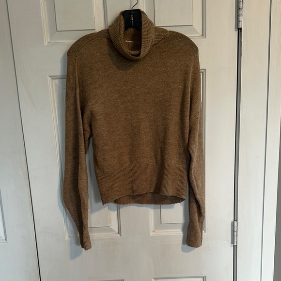 H&M Tan turtleneck sweater size XS - Picture 1 of 4
